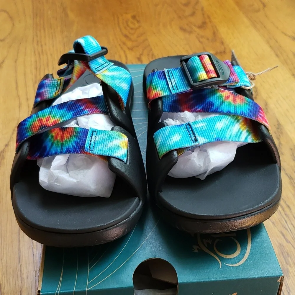 NIB Chaco Chillos Slide Sandal In Black Rainbow Tie Dye Kids Size 2